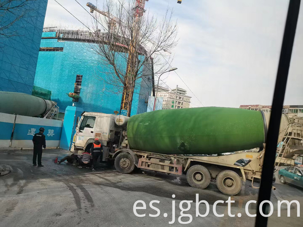 Cold and warm cement mixer truck tank coat